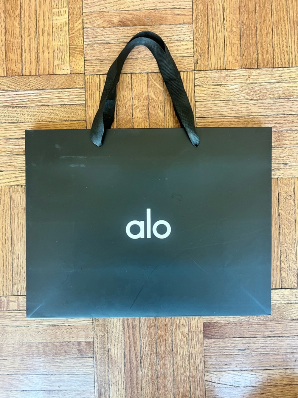 ALO Yoga Black Men’s Logo Paper Shopping Bag